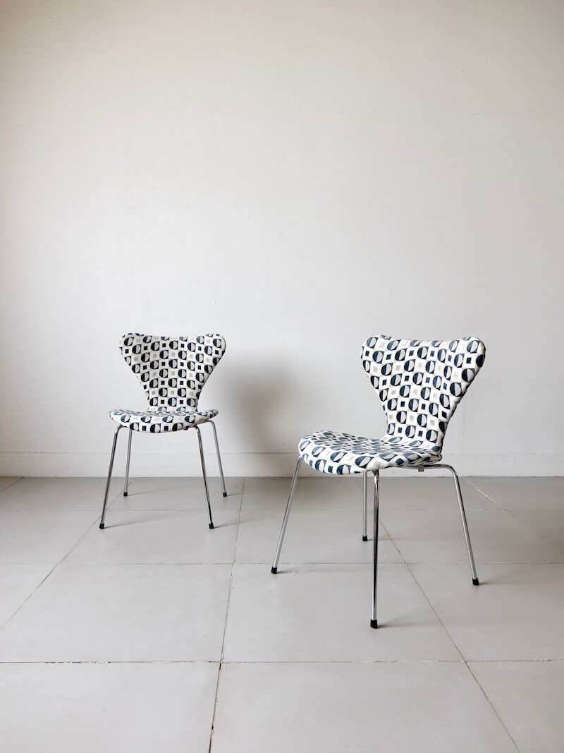 FH3107 Seven chair by Arne Jacobsen for Fritz Hansen with Guell Lamadrid
