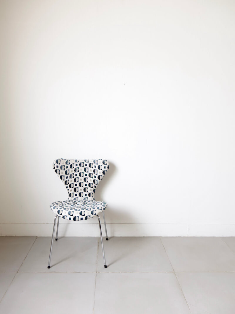 FH3107 Seven chair by Arne Jacobsen for Fritz Hansen with Guell Lamadrid
