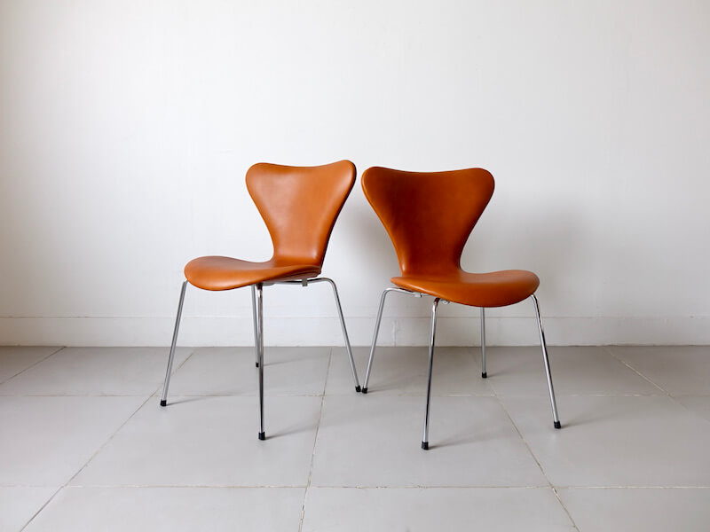 FH3107 Seven chair by Arne Jacobsen for Fritz Hansen with leather