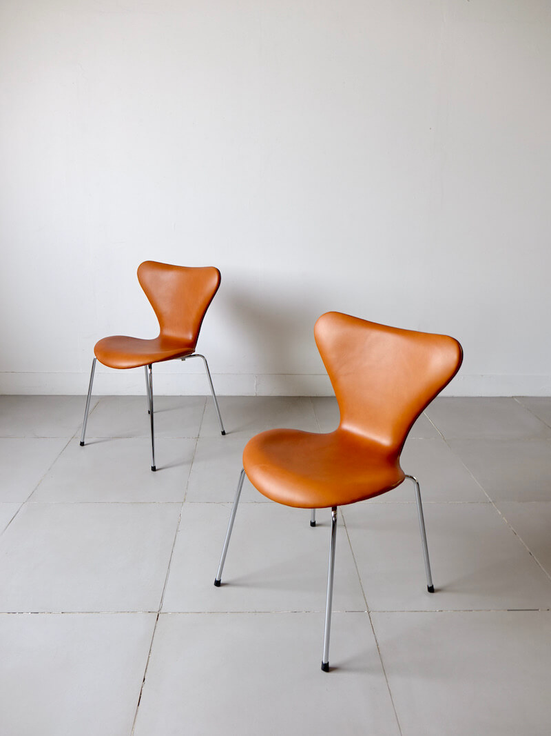 FH3107 Seven chair by Arne Jacobsen for Fritz Hansen with leather