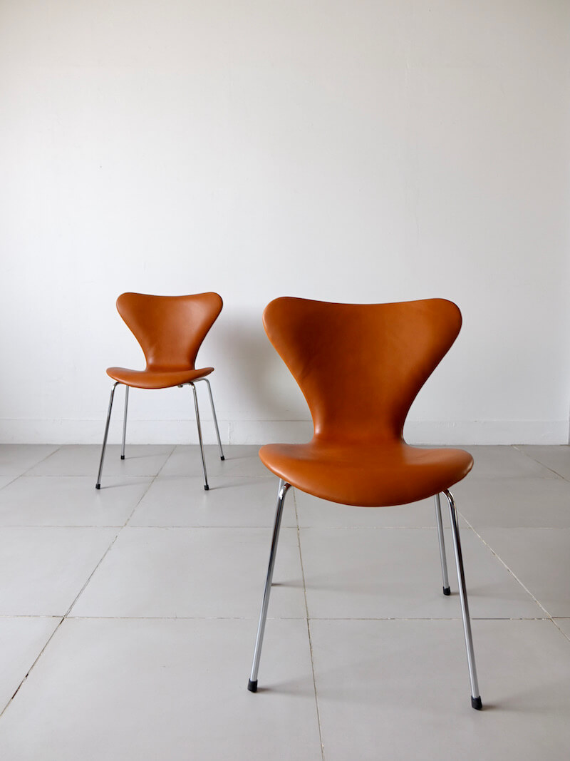 FH3107 Seven chair by Arne Jacobsen for Fritz Hansen with leather