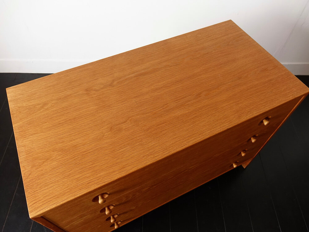 RY series chest by Hans J. Wegner for RY Mobler