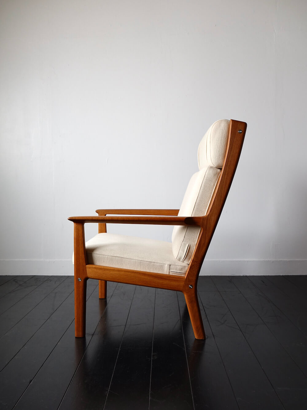 GE265 High back chair by Hans J. Wegner for GETAMA