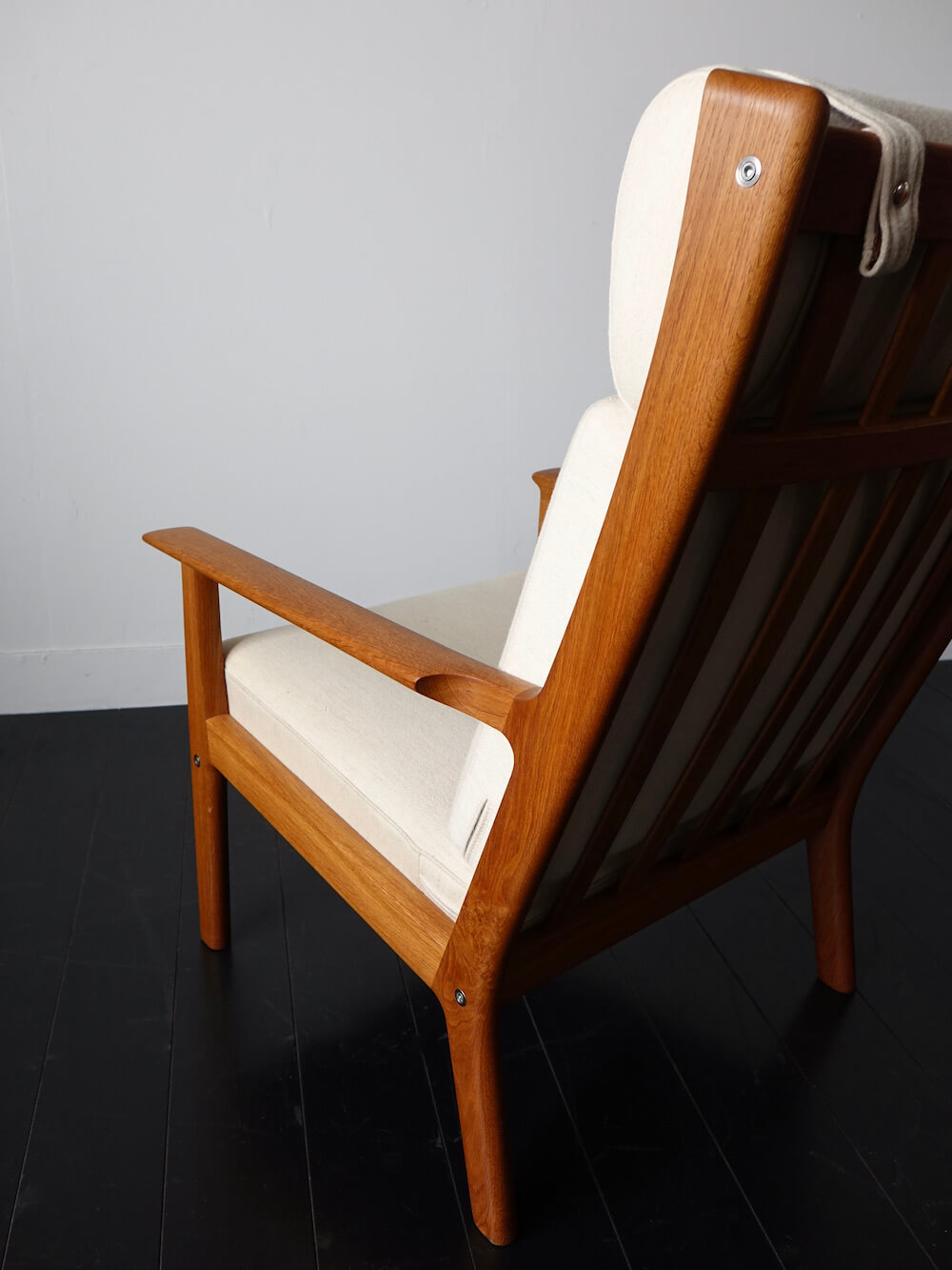 GE265 High back chair by Hans J. Wegner for GETAMA