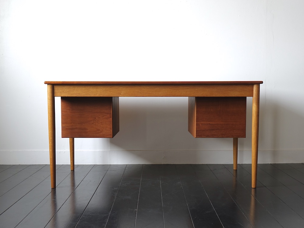 Desk "Model.130" by Borge Mogensen for Soborg Mobler