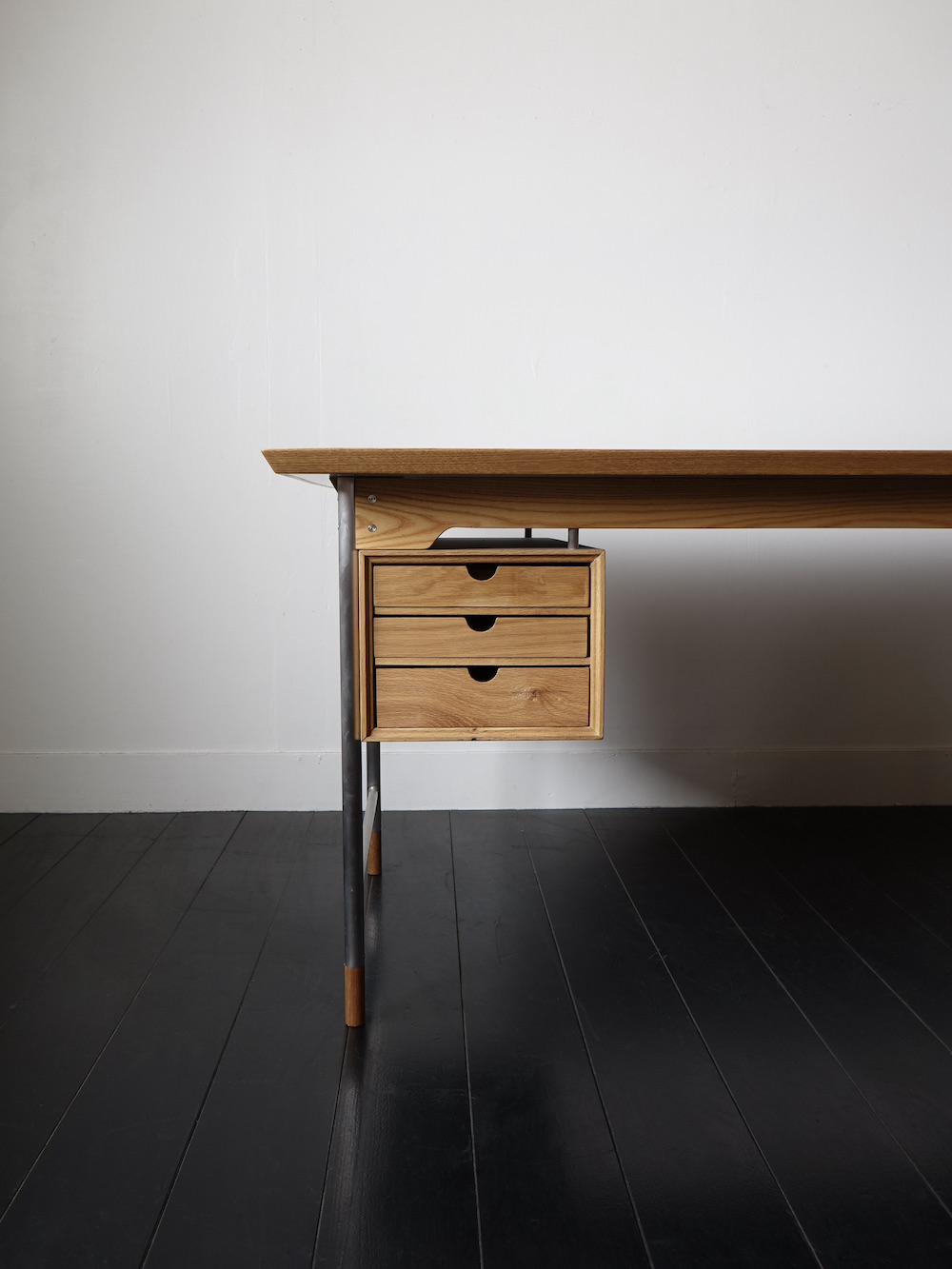 Desk Model.26 by Veronica Furniture