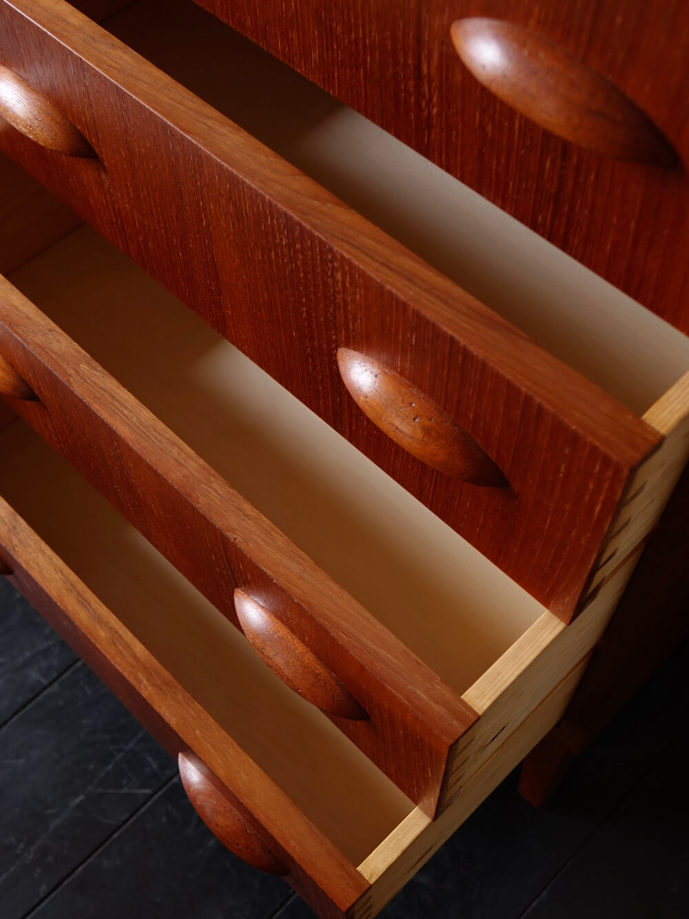 Danish anonymous drawer chest