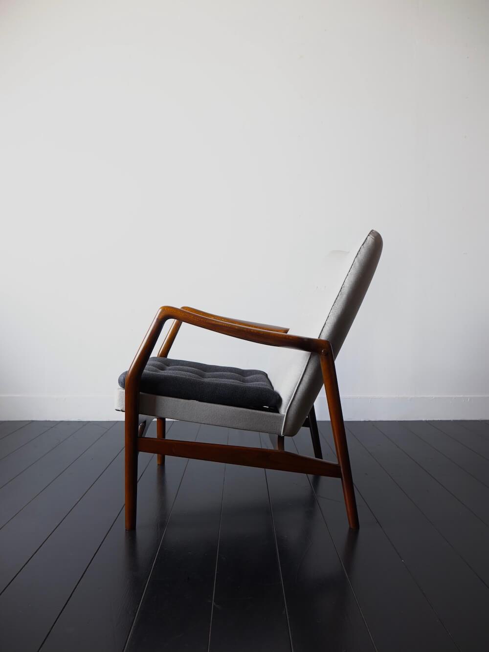 Model 215 Easy chair by Kurt Olsen for Slagelse Møbelværk
