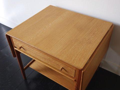 Sewing table "AT33" by Hans J.Wegner for Andreas Tuck in Oak