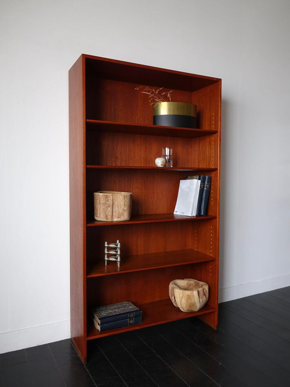 RY8 Bookshelf in teak by Hans J. Wegner for RY mobler