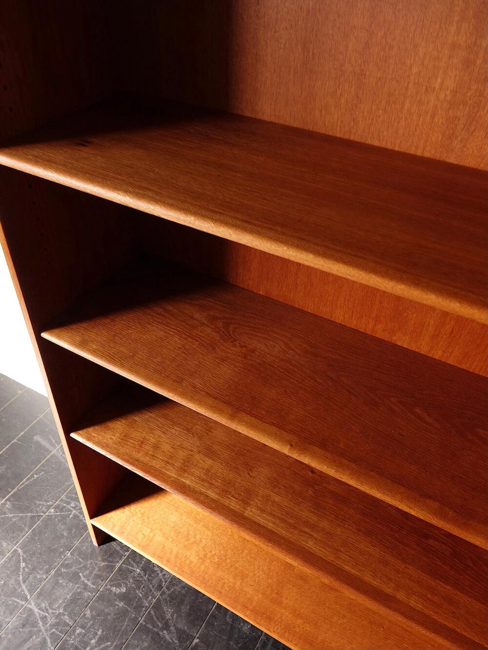 RY8 Bookshelf in teak by Hans J. Wegner for RY mobler in oak