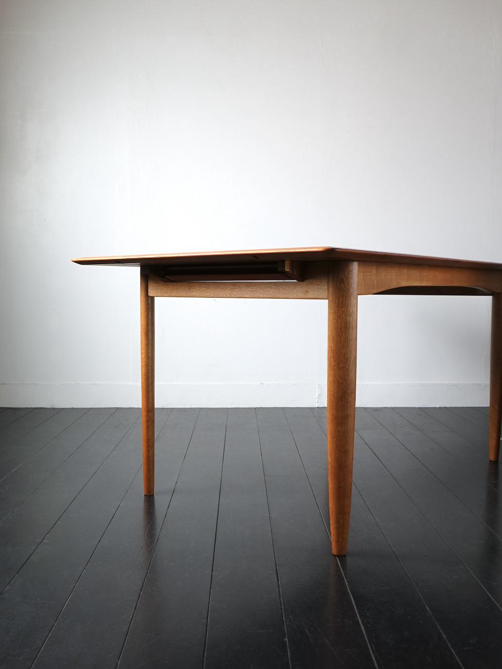 Model.403 Dining table by Ib Kofod Larsen for Slagelse Møbelværk