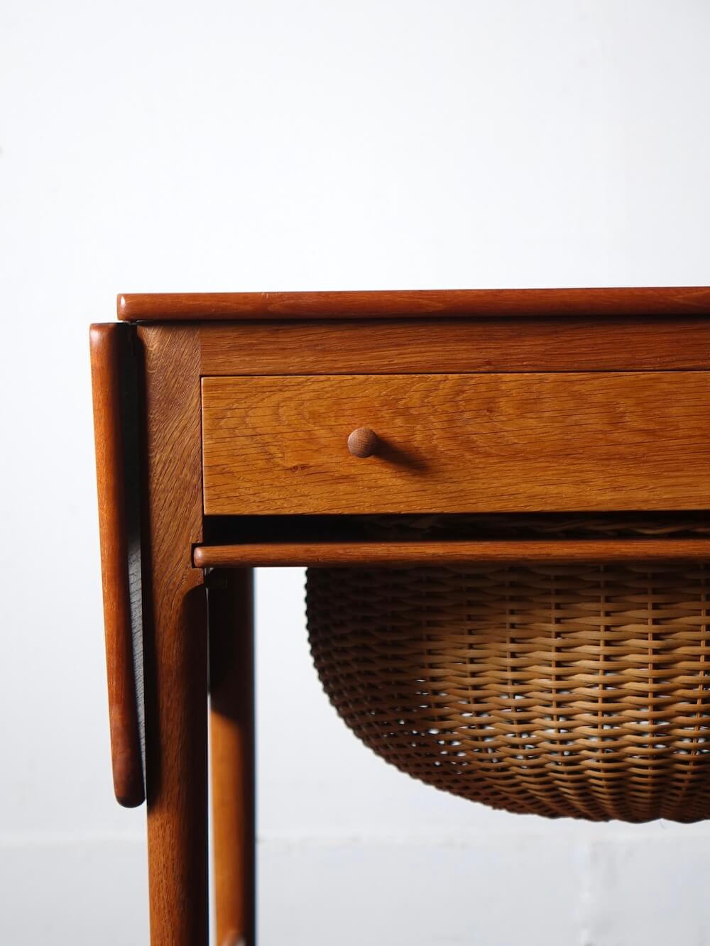 “AT33” Sewing table by Hans J.Wegner for Andreas Tuck