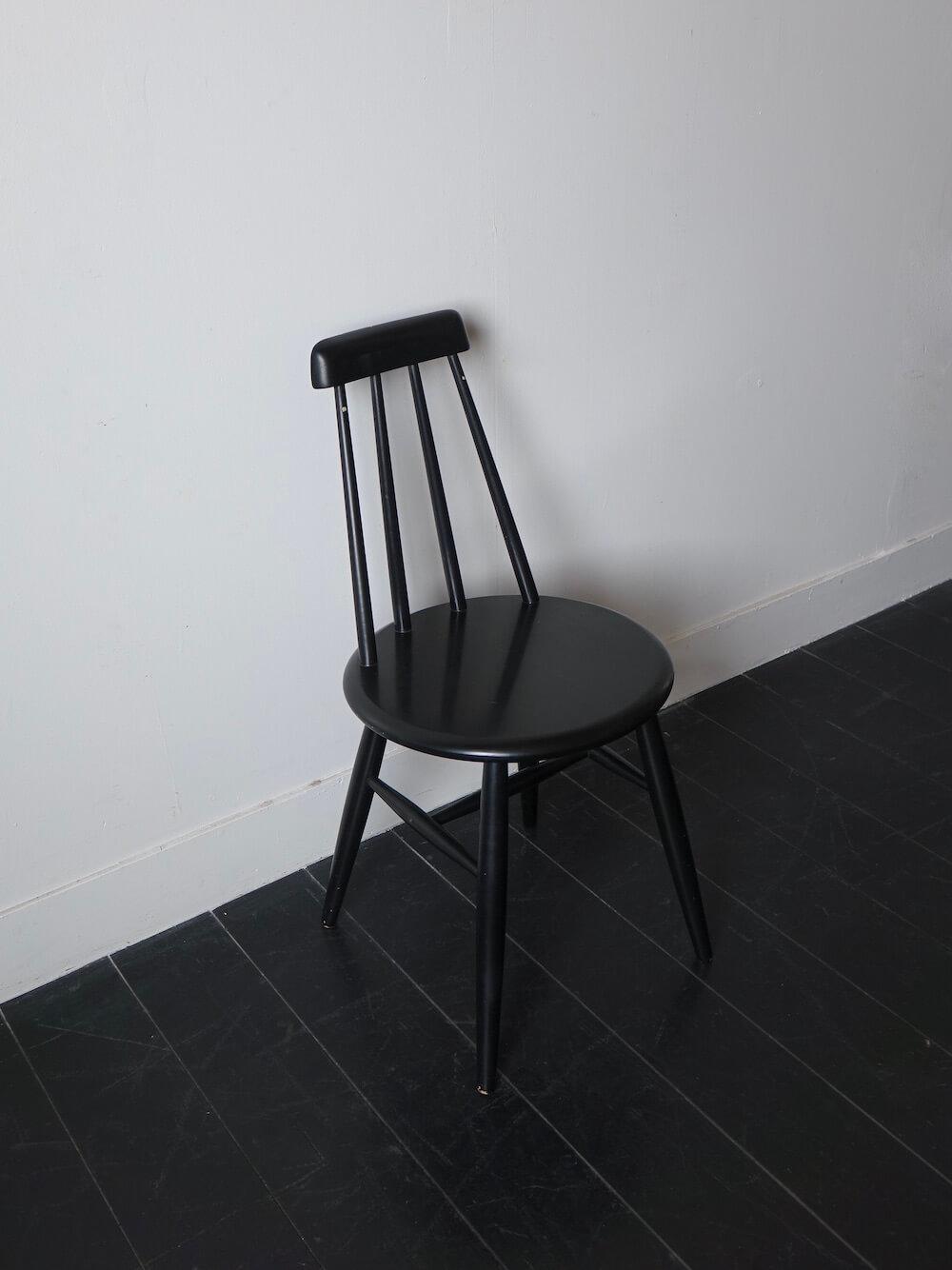 Black spoke chair by ASKO