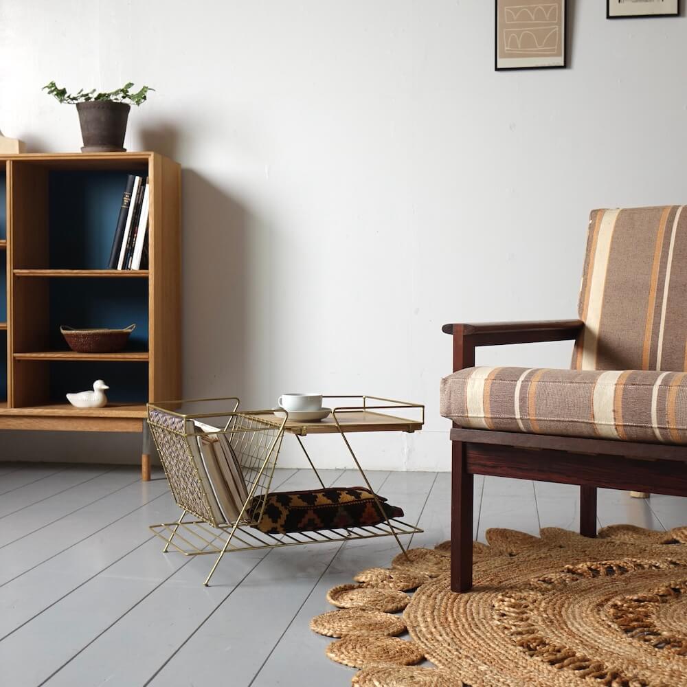 Mango wood magazine rack by Madam Stoltz - Bellbet