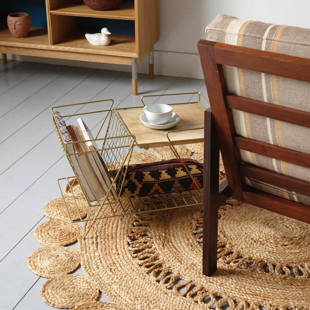 Mango wood magazine rack by Madam Stoltz - Bellbet