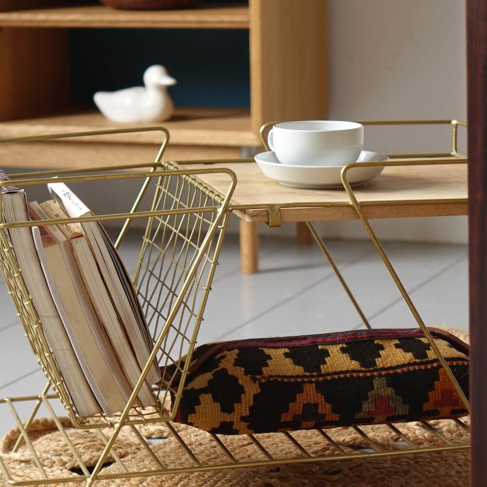 Mango wood magazine rack by Madam Stoltz - Bellbet