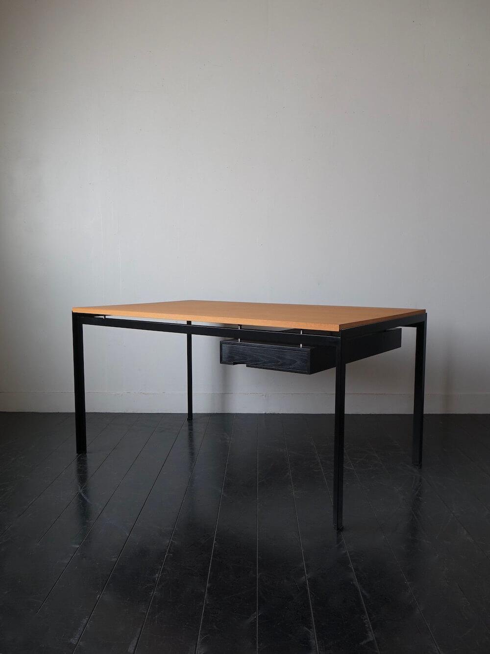 Bellbet | Student Desk PK52A by Poul Kjaerholm for Carl Hansen & Son