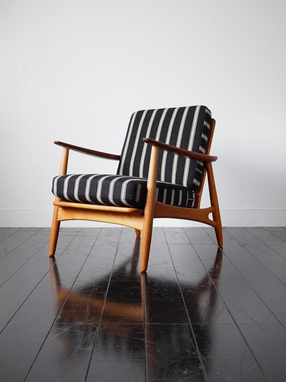 ”Model.121” Easy Chair by Johannes Andersen for Hovedstadens Møbelfabrik ”Model.121” Easy Chair by Johannes Andersen for Hovedstadens Møbelfabrik