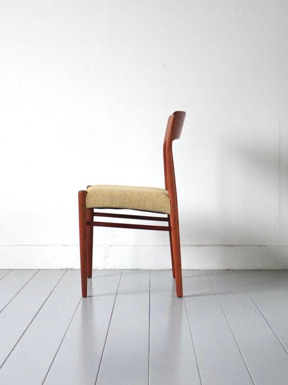 Bellbet | Dining chairs “Model.26” by Henning Kjaernulf for Korup Bellbet | Dining chairs “Model.26” by Henning Kjaernulf for Korup