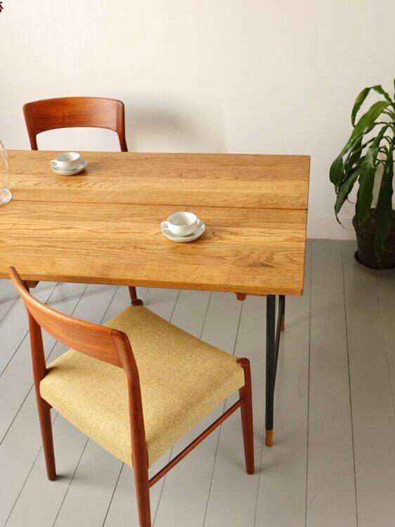 Bellbet | Dining chairs “Model.26” by Henning Kjaernulf for Korup