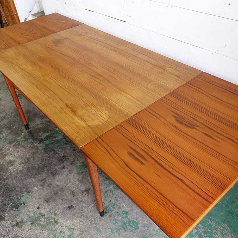 ダイニングテーブル