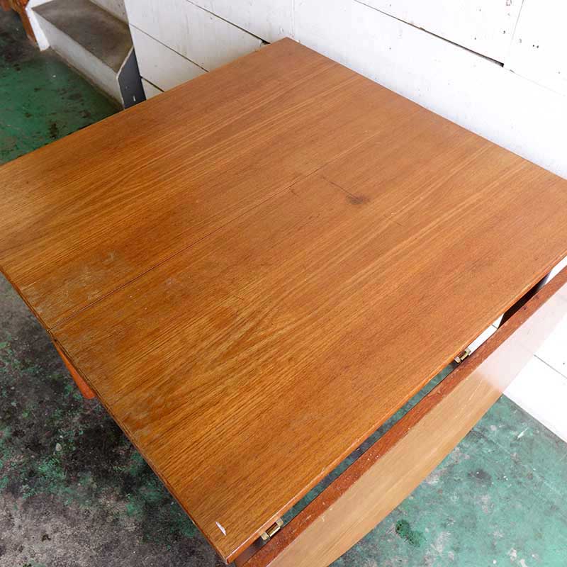 ダイニングテーブル