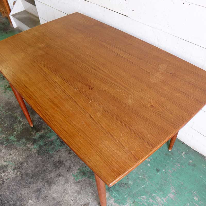 ダイニングテーブル