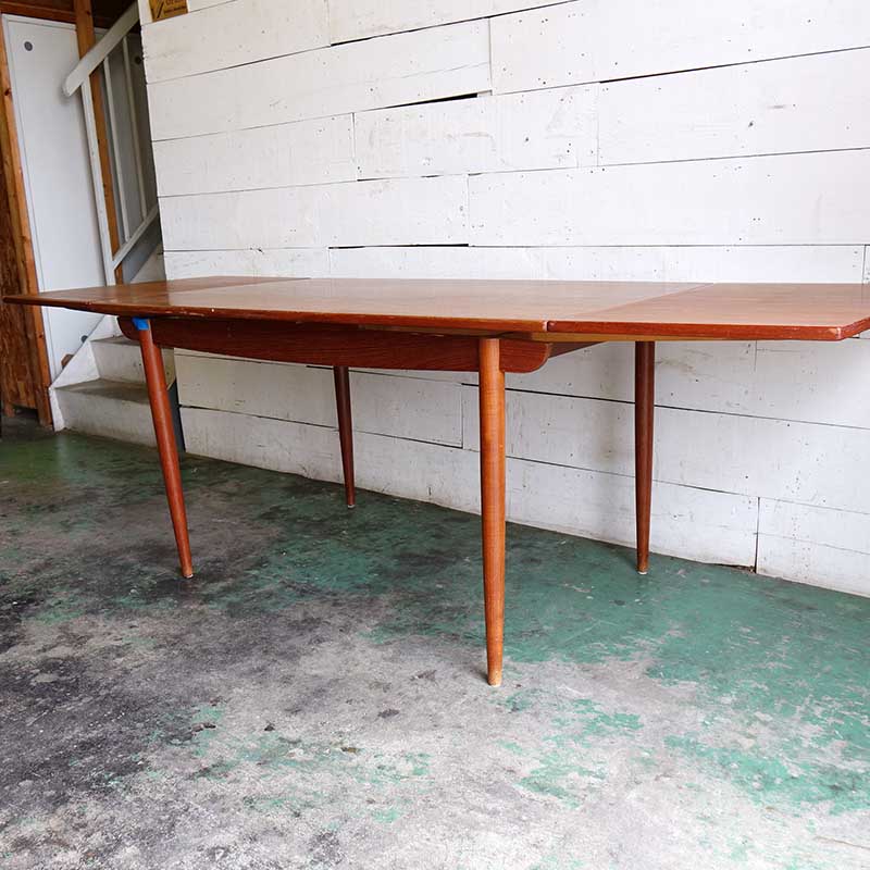 ダイニングテーブル