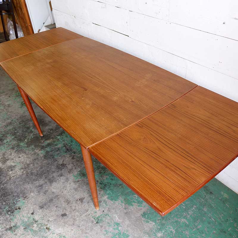 ダイニングテーブル