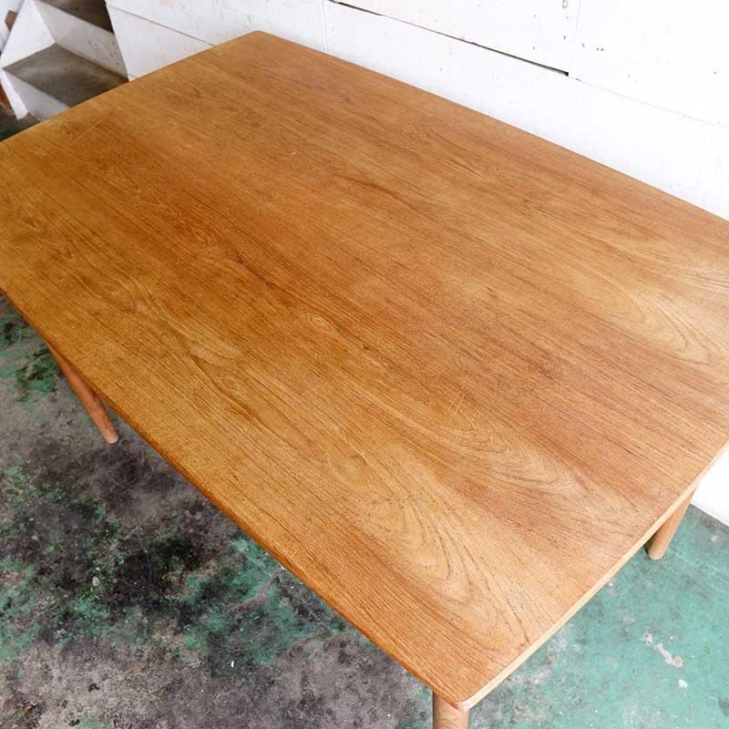 ダイニングテーブル