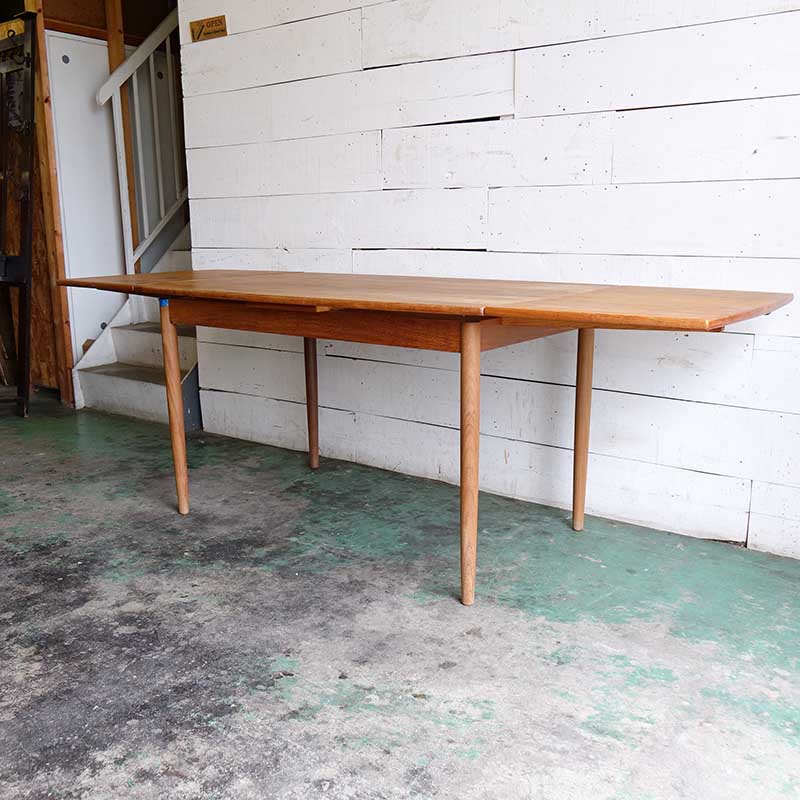 ダイニングテーブル