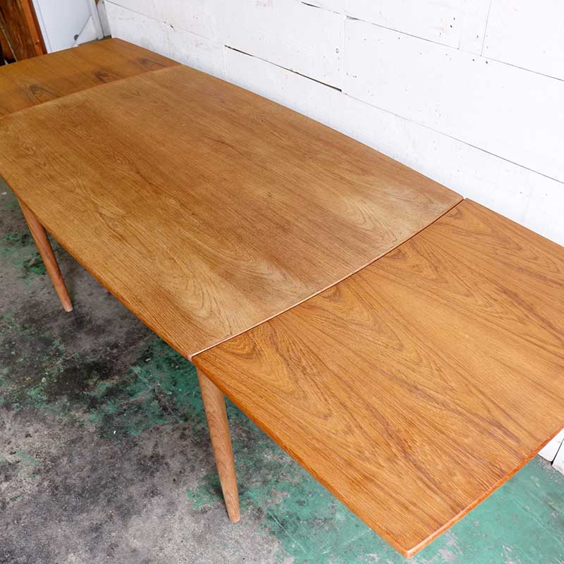 ダイニングテーブル