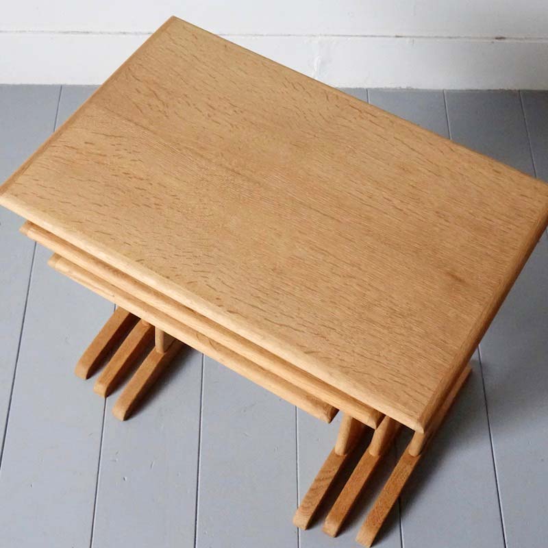 ネストテーブル