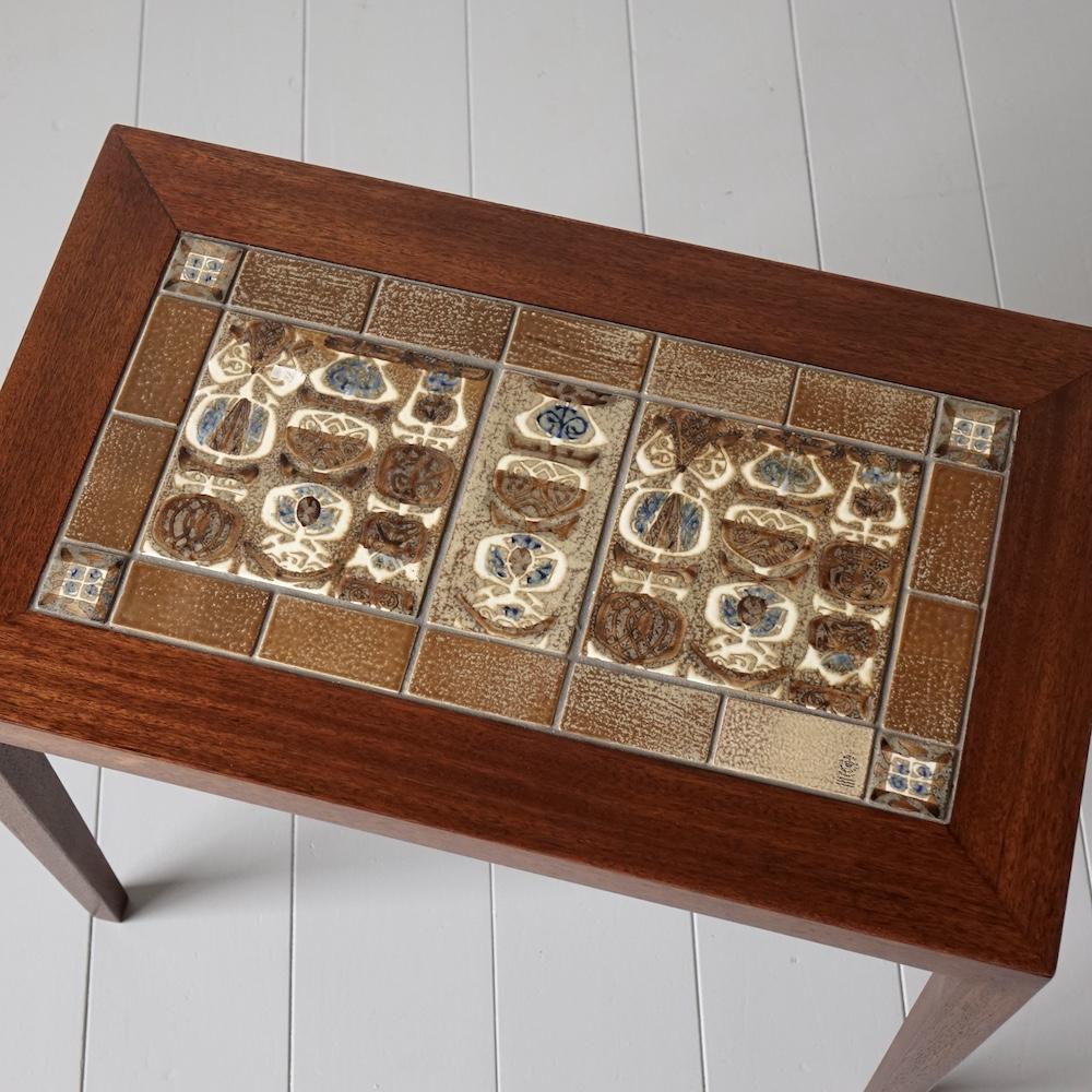 サイドテーブル